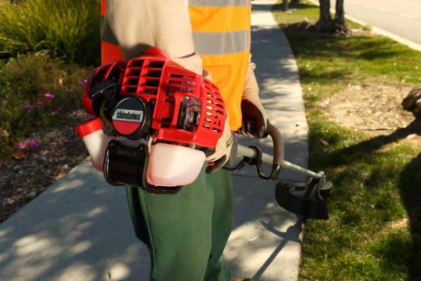 Take A Look At Shindaiwa's Different Cutting and Trimming Tools For Your Yard