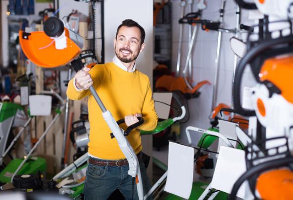 Buying Guide: How To Choose a Multi-Tool for Residential and Commercial Lawn Care