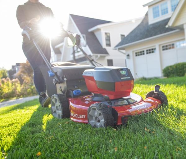 How Do You Choose Whether a Gas or Electric Mower Would Work Best for You?