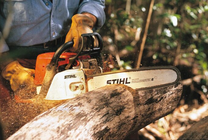How To Choose A Good Chainsaw For Cutting Firewood